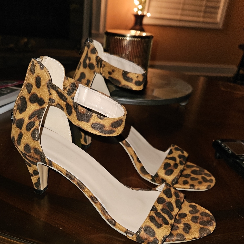 Shoes - Picture 2 of 3